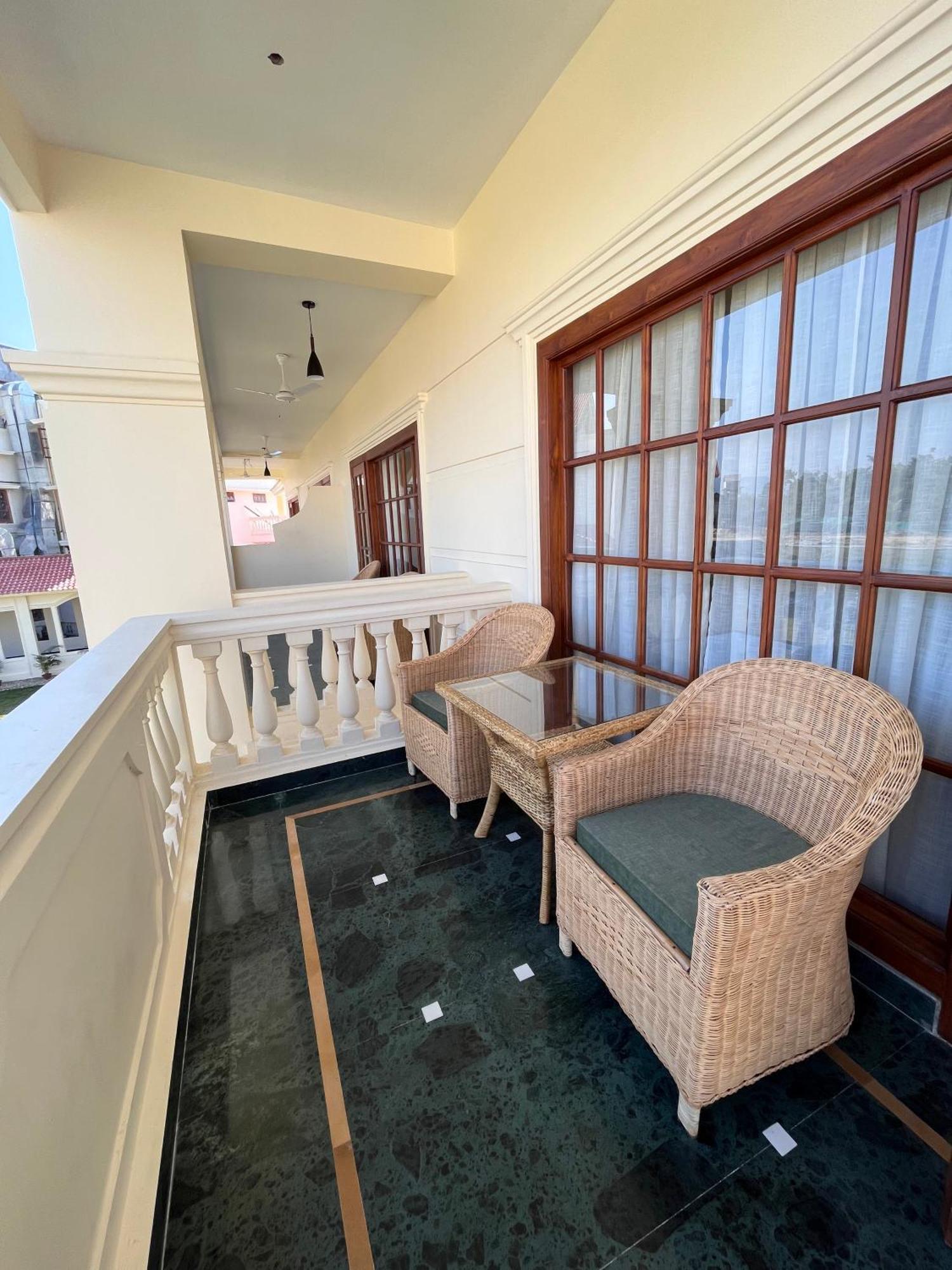 Royale De' Casa Resort Kāziranga Екстериор снимка