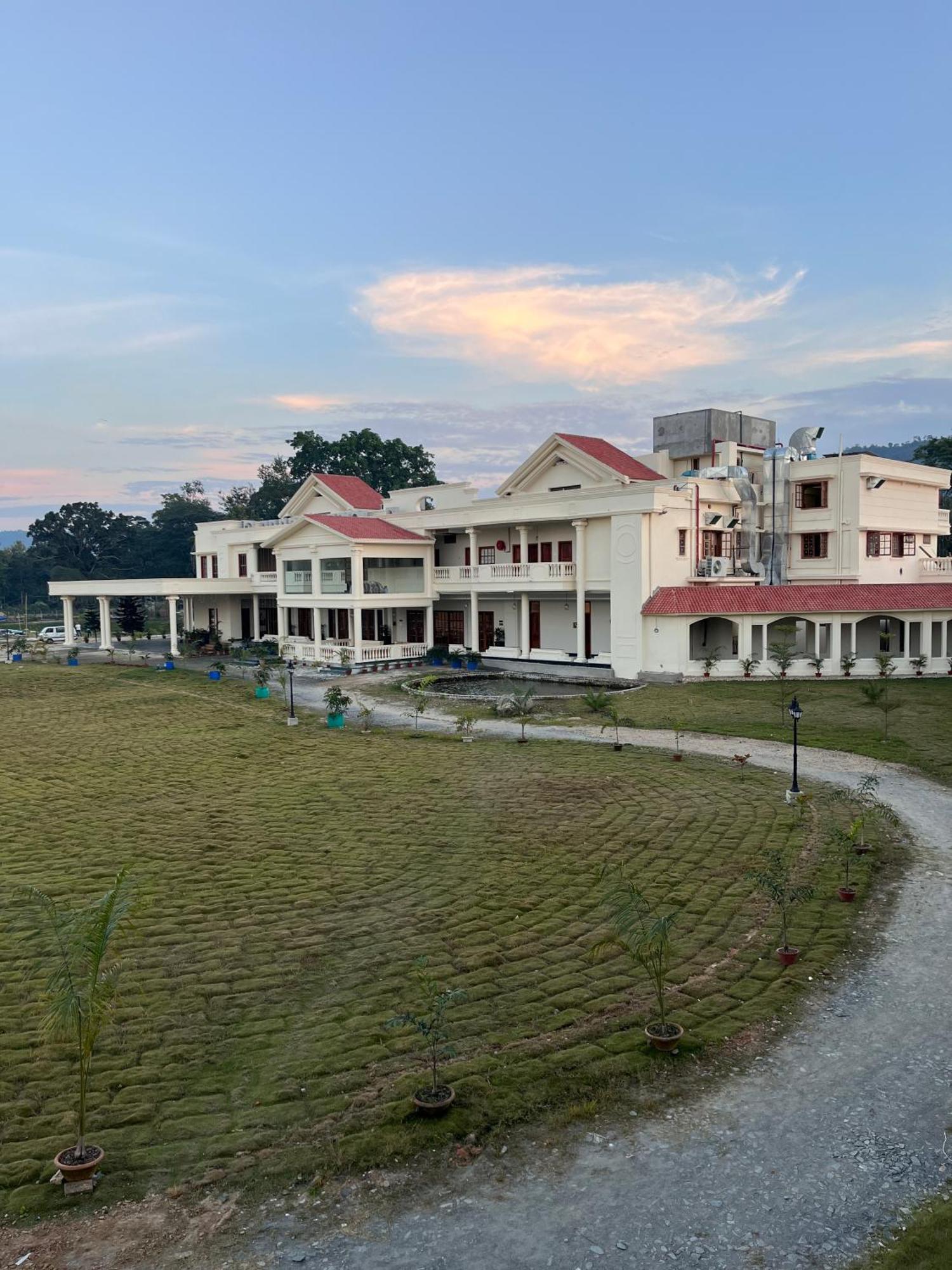 Royale De' Casa Resort Kāziranga Екстериор снимка
