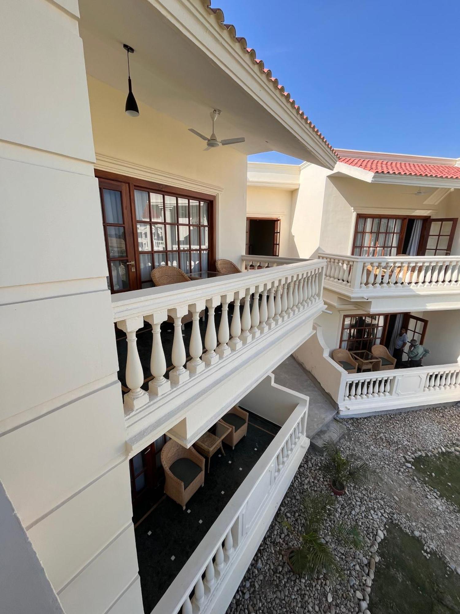 Royale De' Casa Resort Kāziranga Екстериор снимка