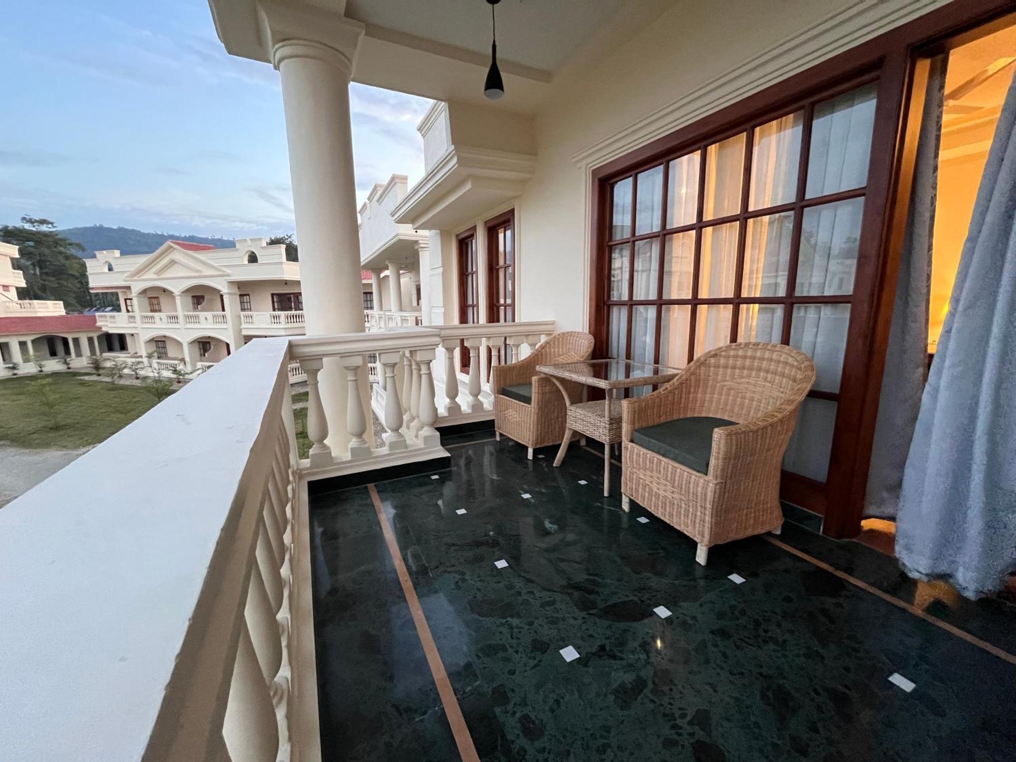 Royale De' Casa Resort Kāziranga Екстериор снимка