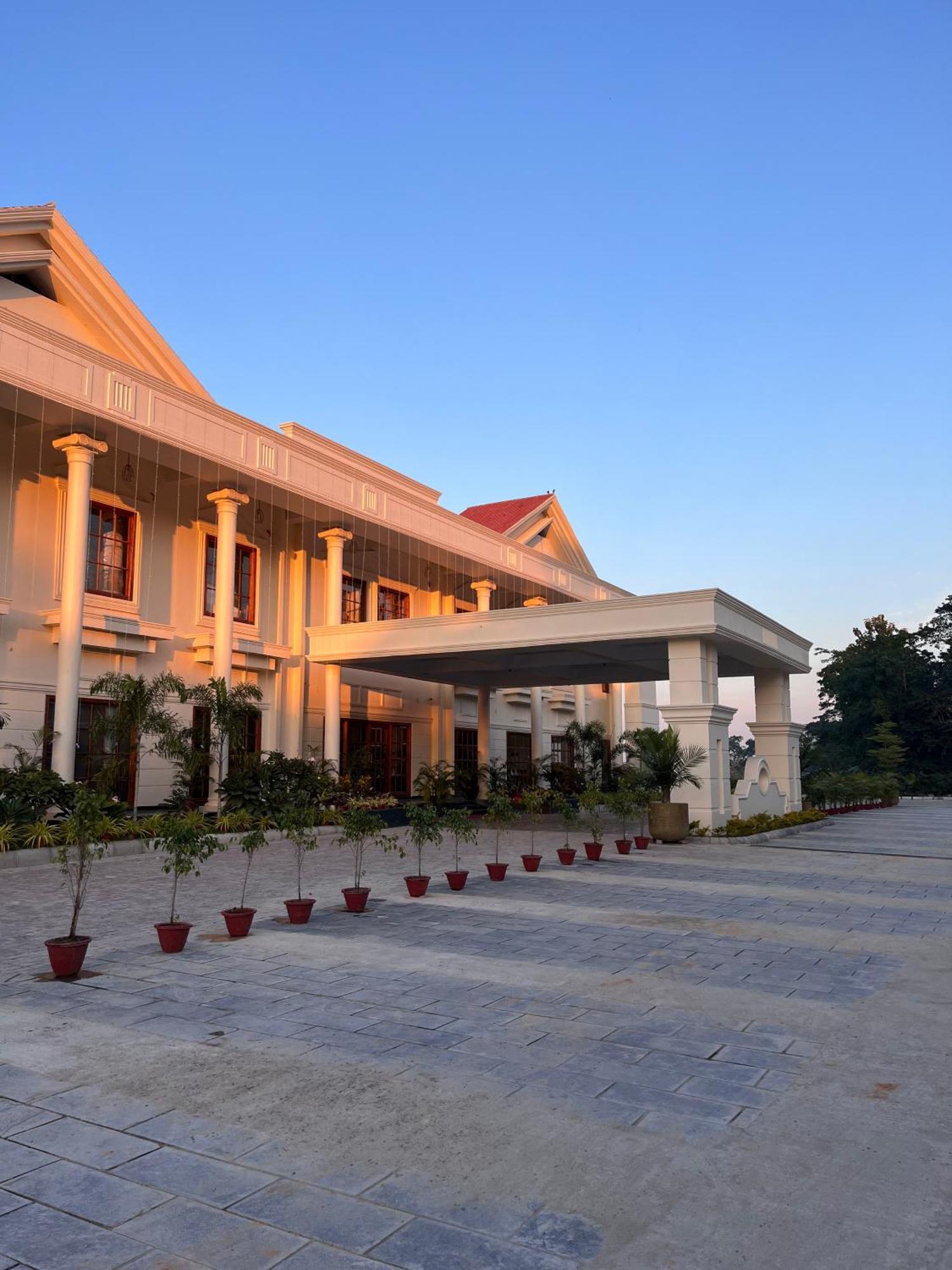 Royale De' Casa Resort Kāziranga Екстериор снимка